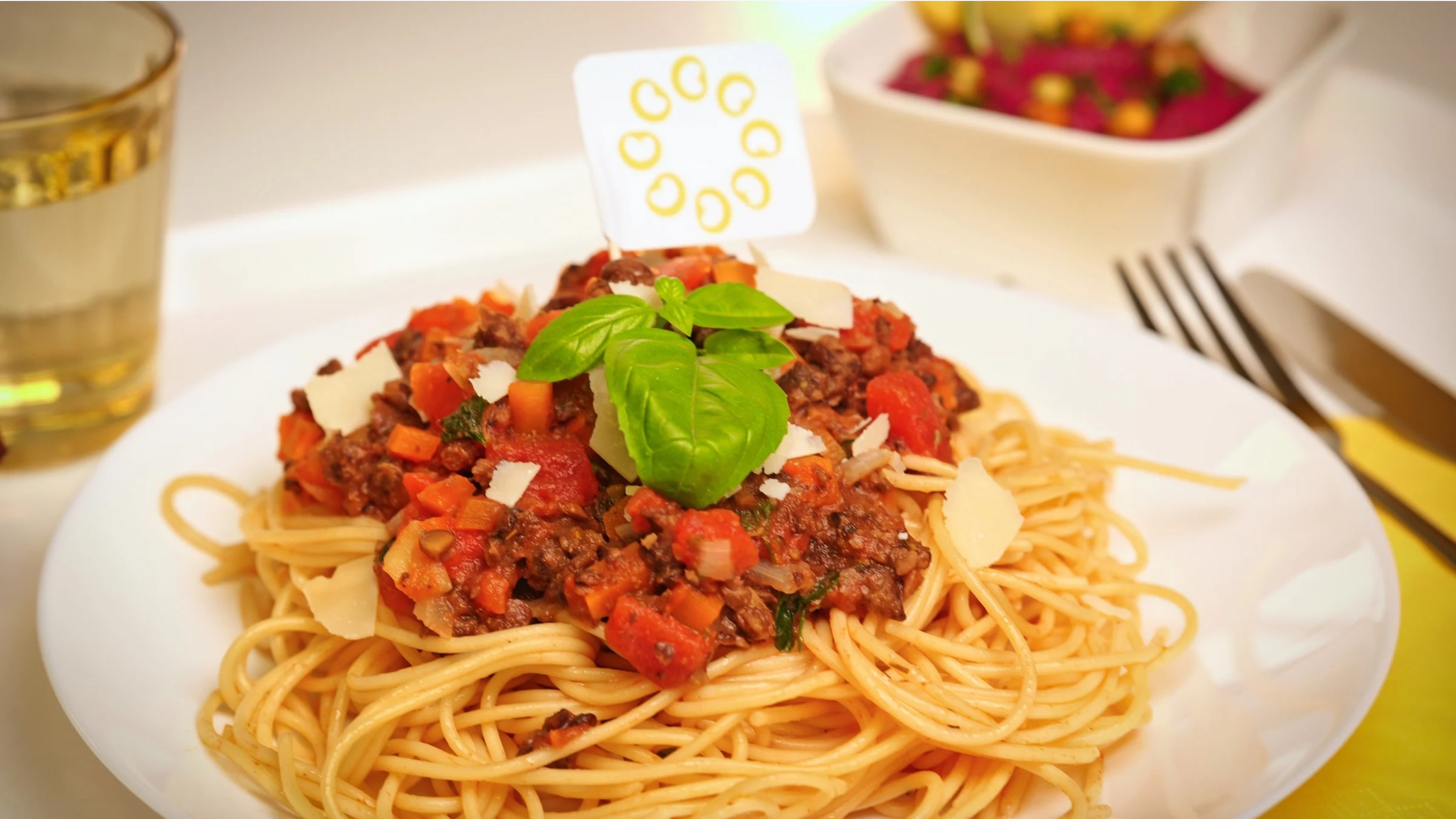 Assiette de spaghettis à la bolognaise végétale Madame Beans