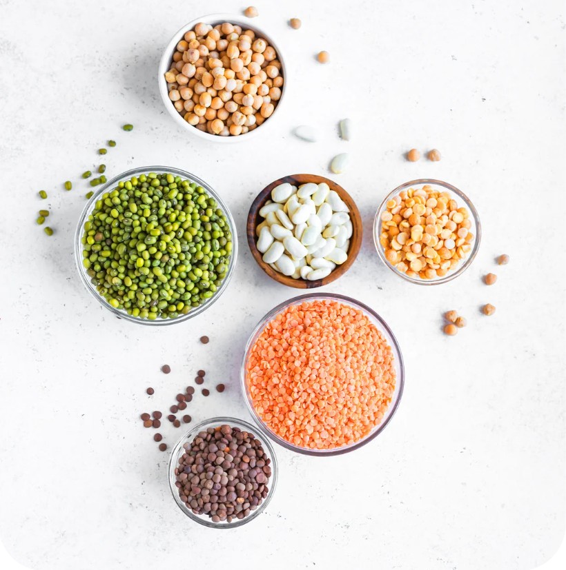 Bols de lentilles, pois chiches et pois cassés